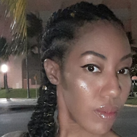 Meet your Posher, Jennifer - Picture 1 of 1